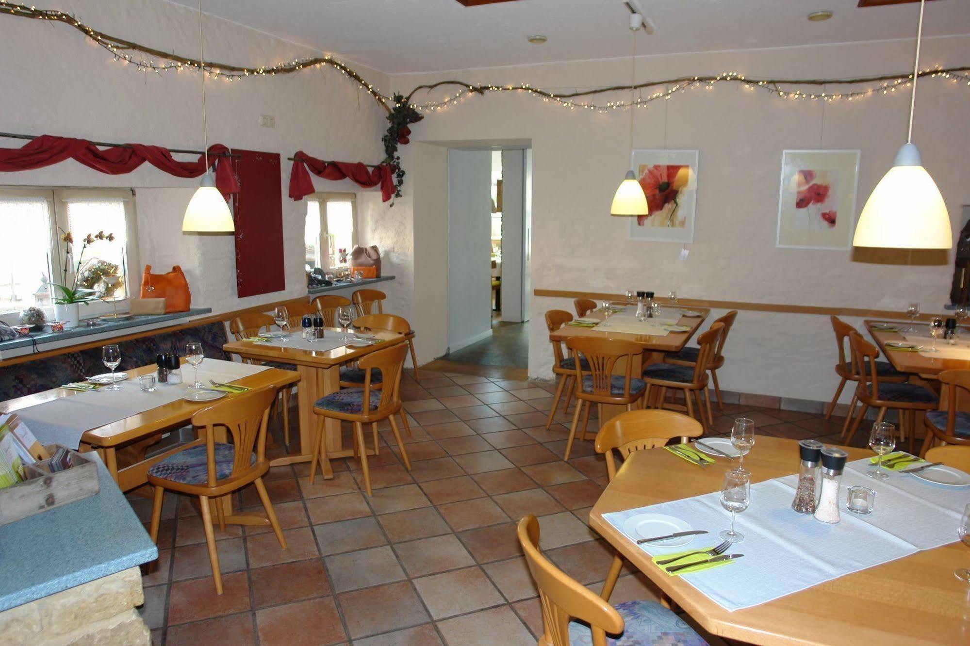 Johannishof Wein-Cafe & Gaestehaus Langsur Exterior foto